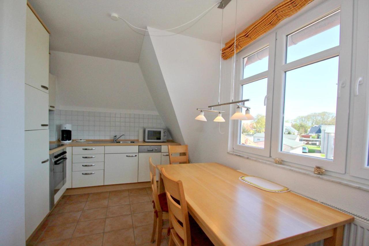 Hafennahe Ferienwohnung Mit Balkon Und Meerblick - Hafenhaeuser Wiek Wohnung 06 Wiek auf Rügen Esterno foto