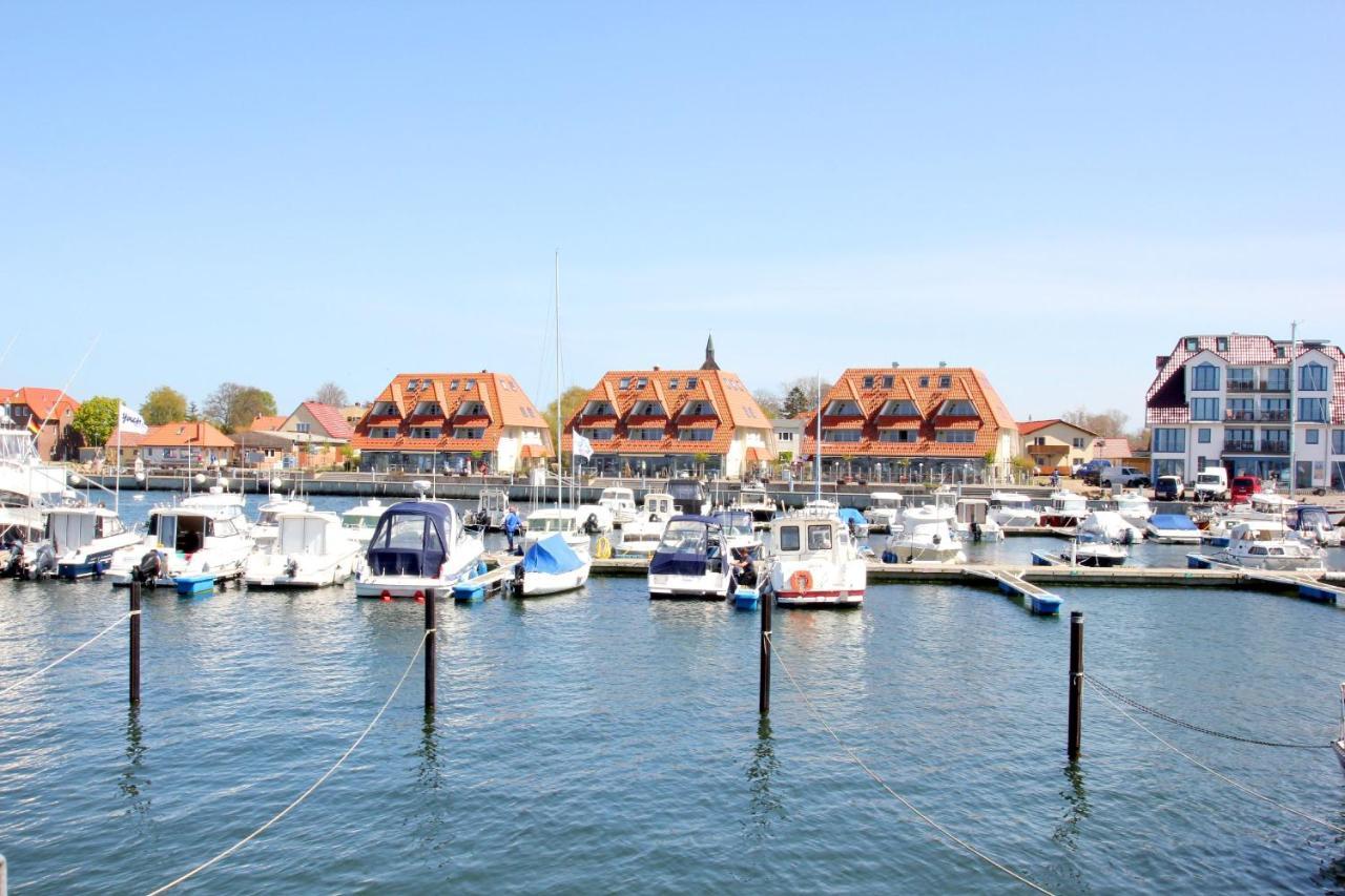 Hafennahe Ferienwohnung Mit Balkon Und Meerblick - Hafenhaeuser Wiek Wohnung 06 Wiek auf Rügen Esterno foto