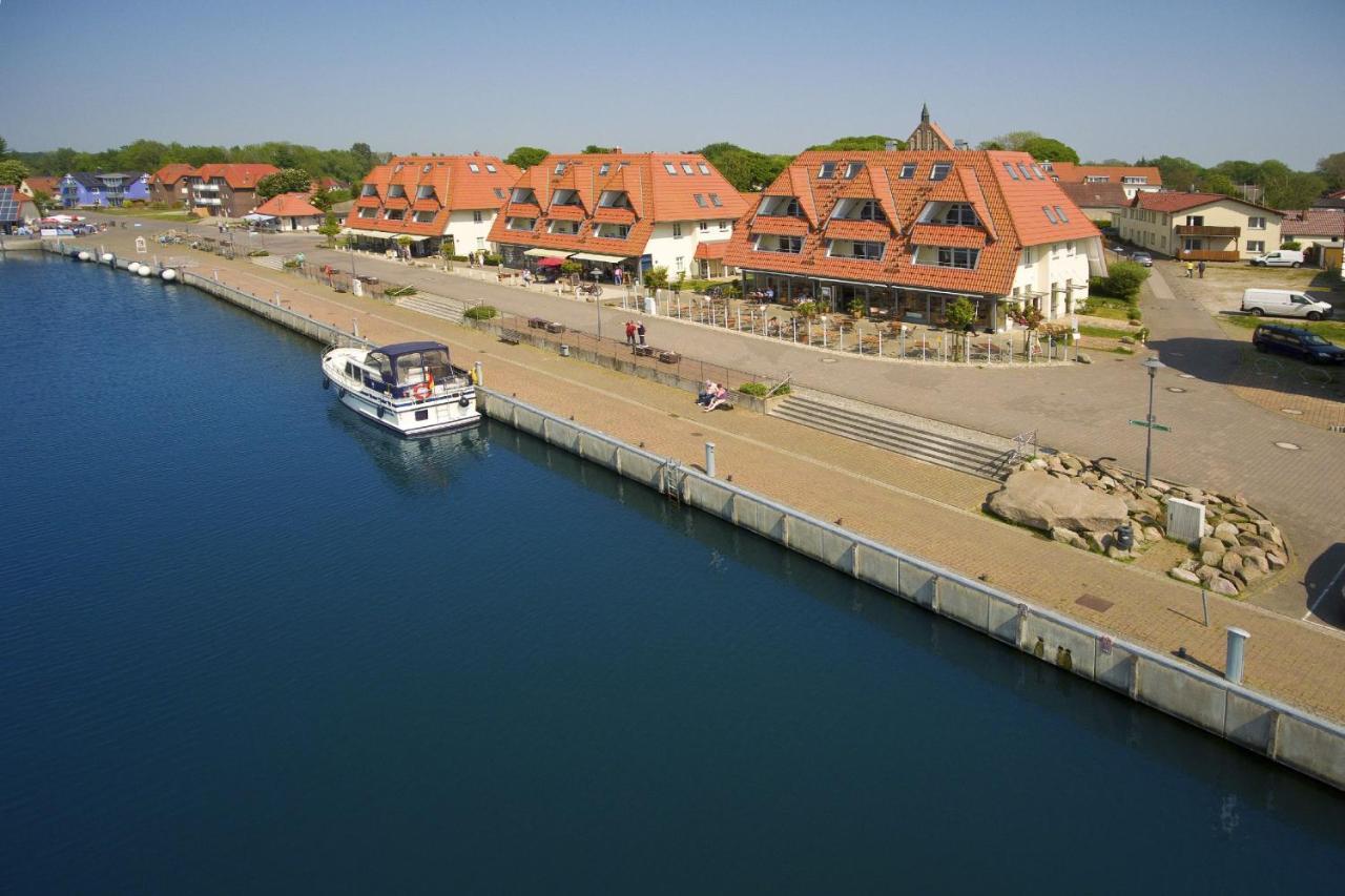 Hafennahe Ferienwohnung Mit Balkon Und Meerblick - Hafenhaeuser Wiek Wohnung 06 Wiek auf Rügen Esterno foto